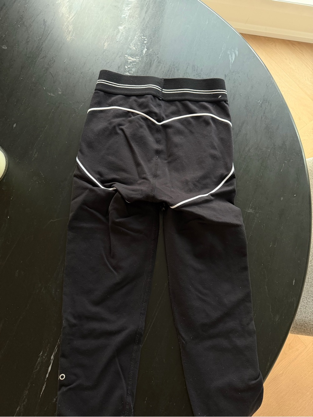 ALO Yoga Black Leggings - Picture 3 of 4